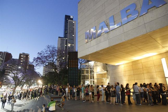 La Noche de los Museos un fenómeno que cada año reúne más gente.  Foto:  LA NACION  / Santiago Filipuzzi